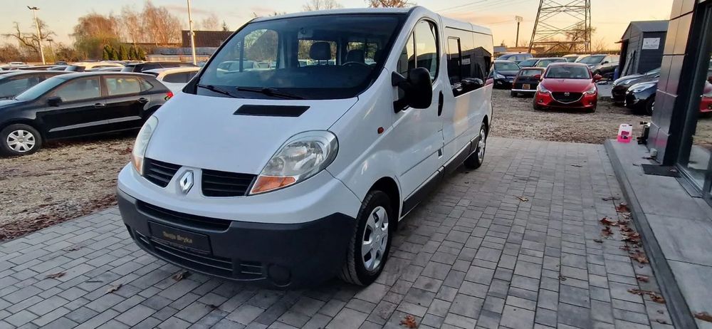 Renault Trafic 2.0 Diesel 8 Osobowy Long Klimatyzacja Elektryczne Szyby Kredyt