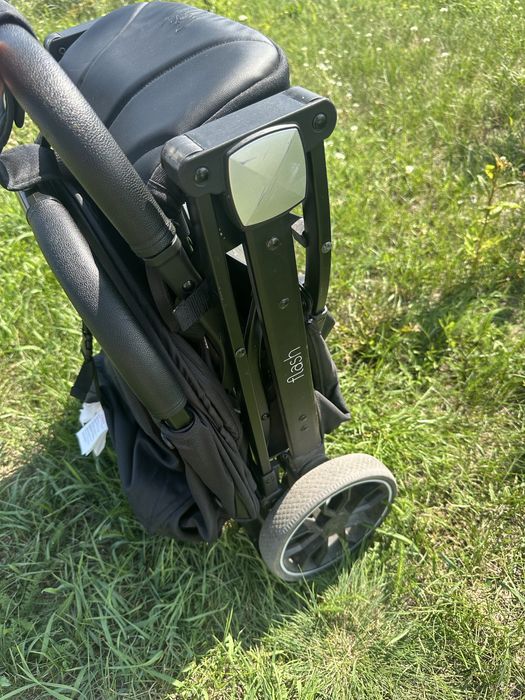 Коляска прогулянкова