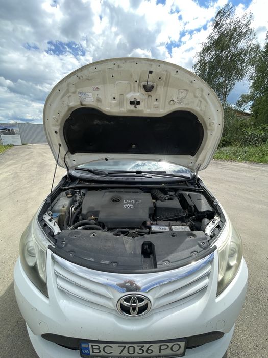 Toyota avensis 2.0d 2012