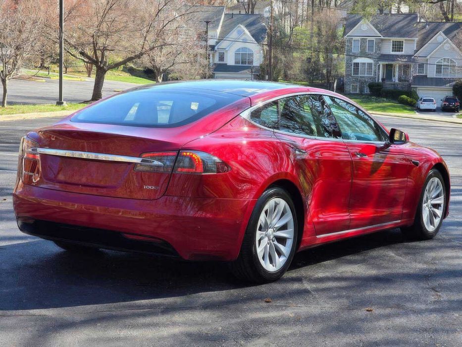 Tesla Model S      2018