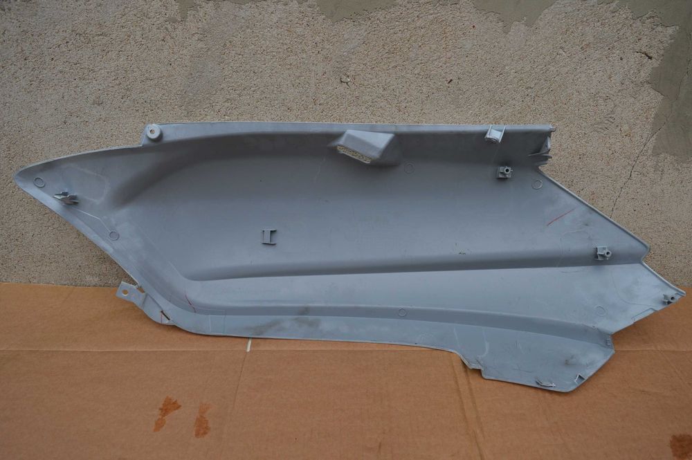 Sym Maxsym 400/600 OWIEWKA prawy tył + ogon emblemat