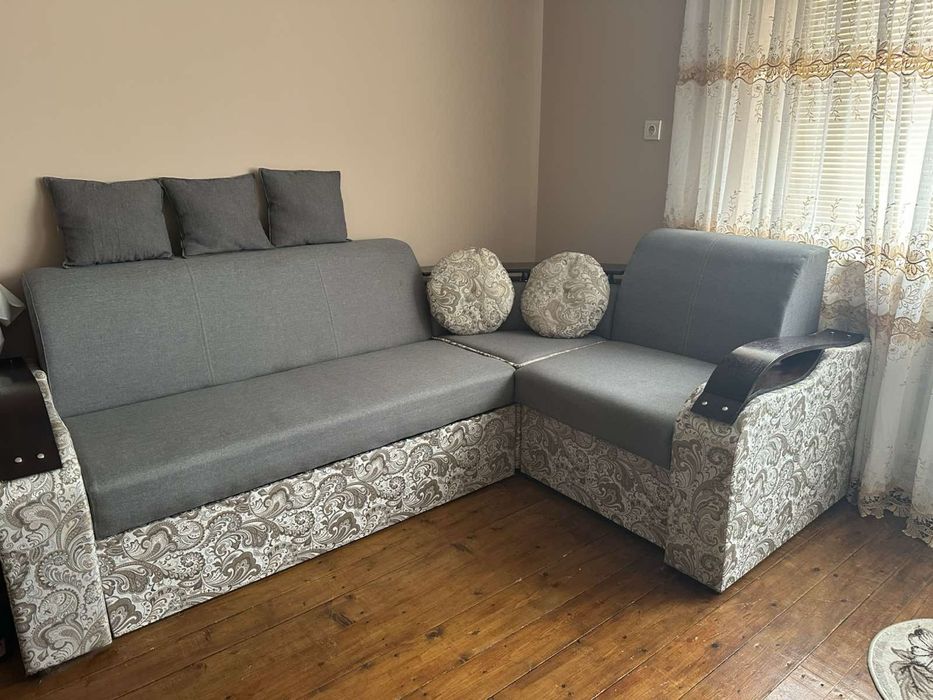 Продам угловий диван в хорошому стані стан нового