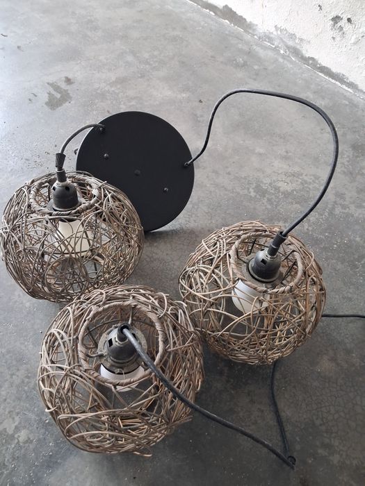 Candeieiro de teto com lâmpadas
