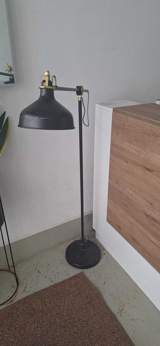 Cadeiras & Candeeiros de Mesa - Liquidição de Escritório