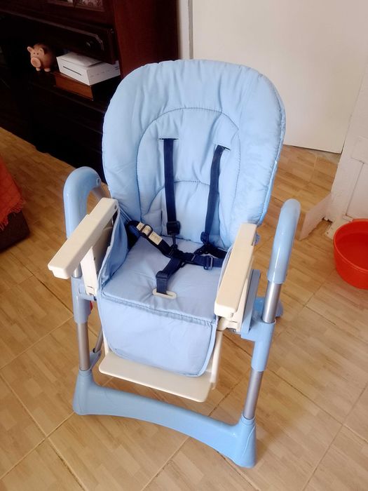 Cadeira de refeições reclinavel c 2 tabuleiros