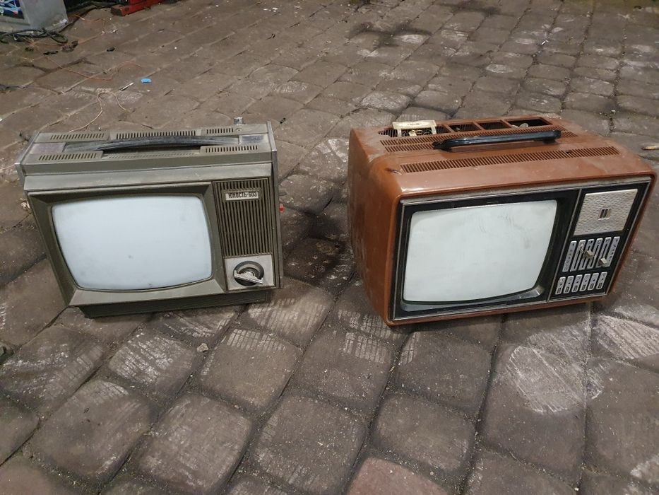 Dwa telewizory przenośne Zabytki zabytek CCCP