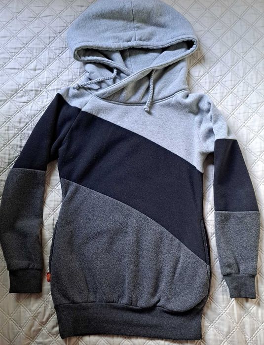 Szara czarna bluza z kapturem