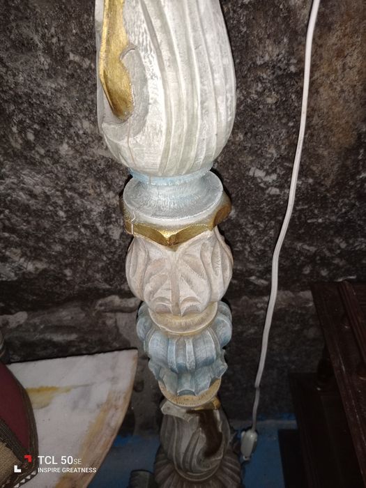 Candeeiro vintage tem mais de 100 anos, a precisar de restauro.