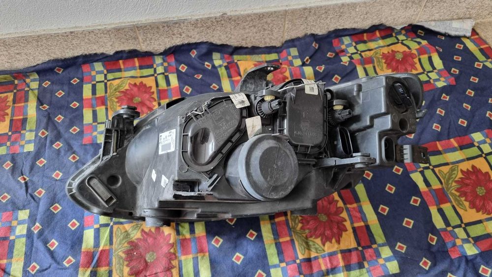Farol direito Seat Ibiza 6J facelift 2012-2017 original Valeo