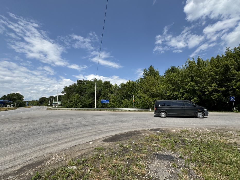 Фасад чудова земельна ділянка комерційного призначення