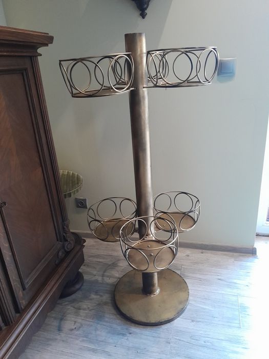 Duży kwietnik 6 cio donicowy.