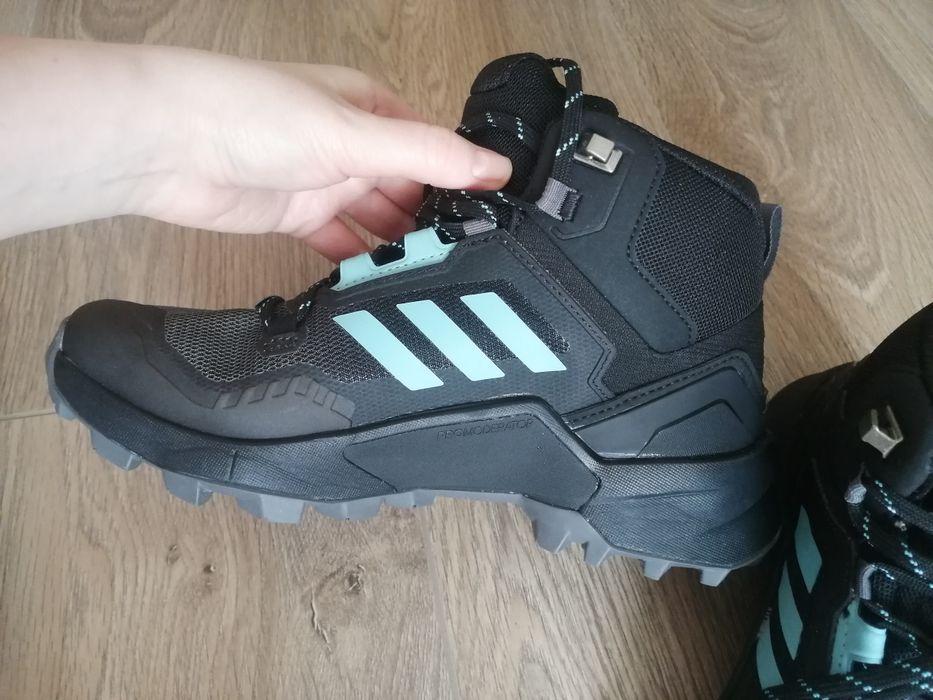 .. Черевики adidas..