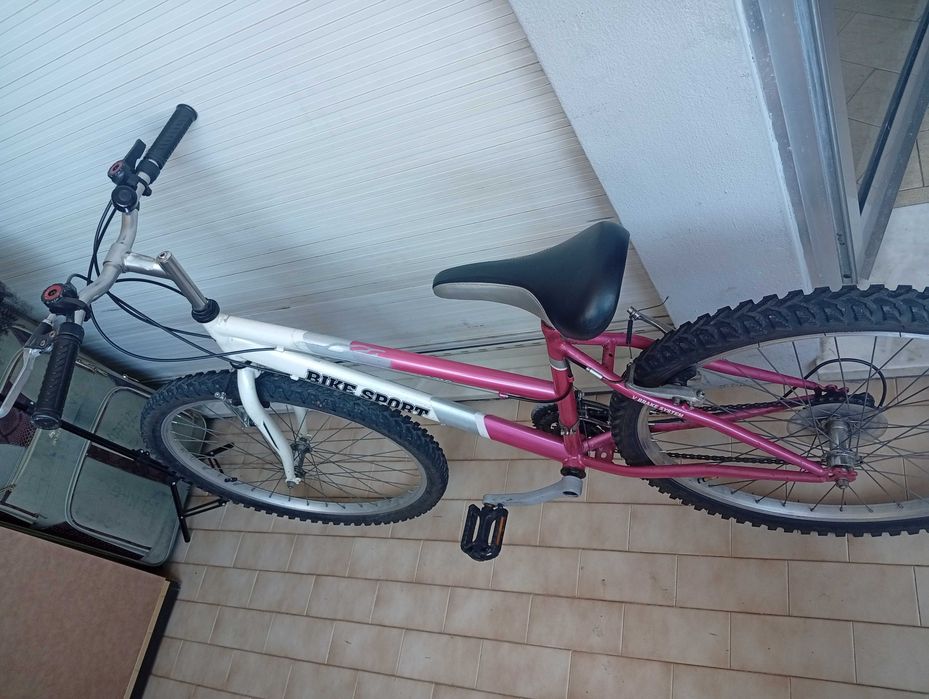 Uma bicicleta usada
