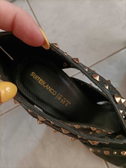 Sapatos/sandalias cor preta