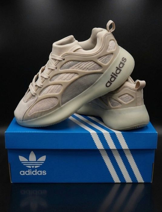 Жіночі кросівки Adidas Yezzy Boost 700 V3/бежеві жіночі кросівки адідас