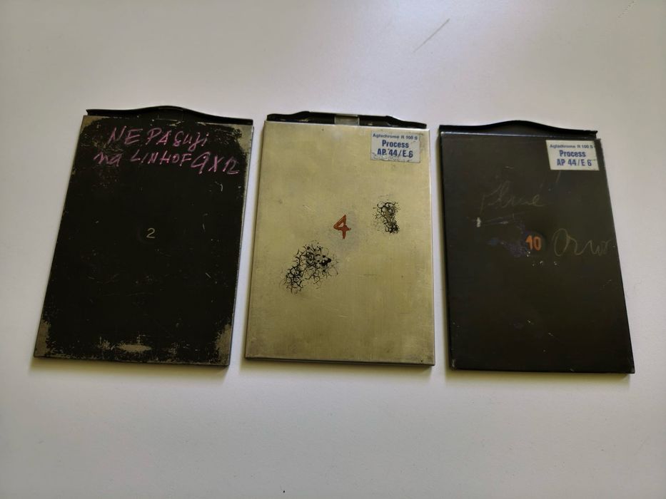 Trzy metalowe kasety do aparatu wielkoformatowego 9x12 cm