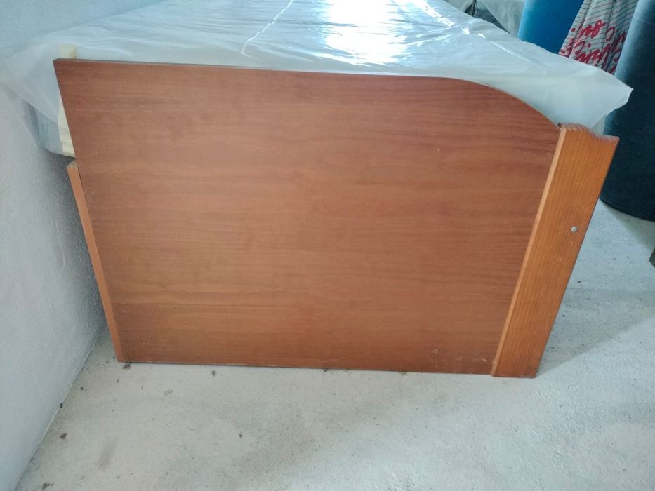 Cama individual / dupla / Sofá (com 2 colchões e 2 estrados  ( madeira