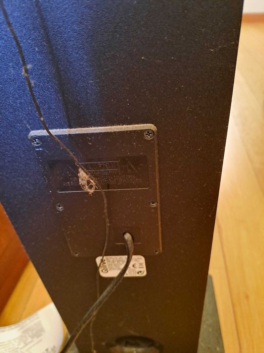Coluna Qilive com Radio e Bluetooth