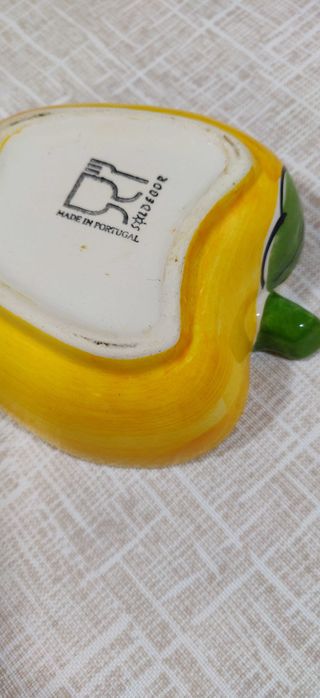 Loiça estilo bordallo para sobremesa em cerâmica pintada á mão.