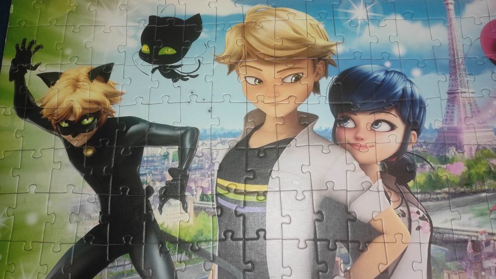 Obraz Miraculous Biedronka puzzle czarny kot, na ścianie nad biurko