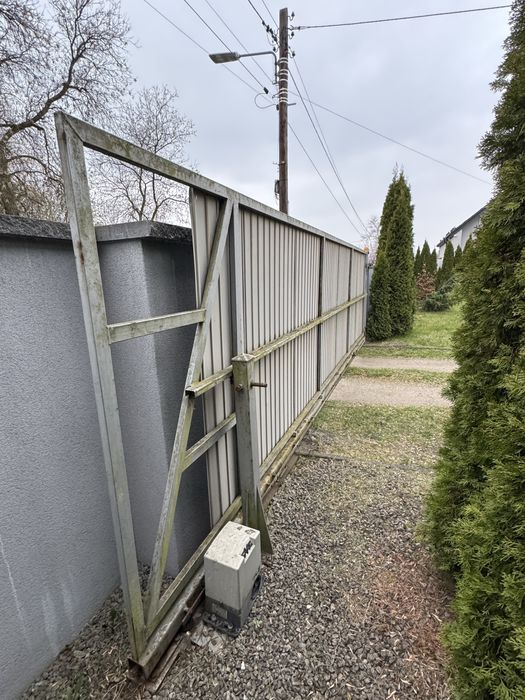 Brama wjazdowa z automatem + furtka