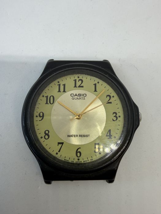 Zegarek analogowy Casio MQ-24 mechanizm 705 niesprawny