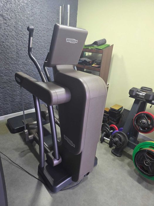 Еліптичний тренажер Technogym Vario Artis Unity 3.0