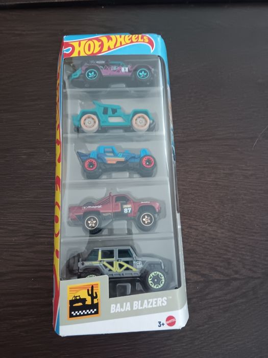 5 carros hotwheels