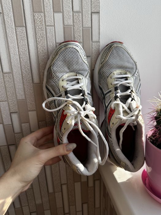 кросівки Asics; 39,5 розмір