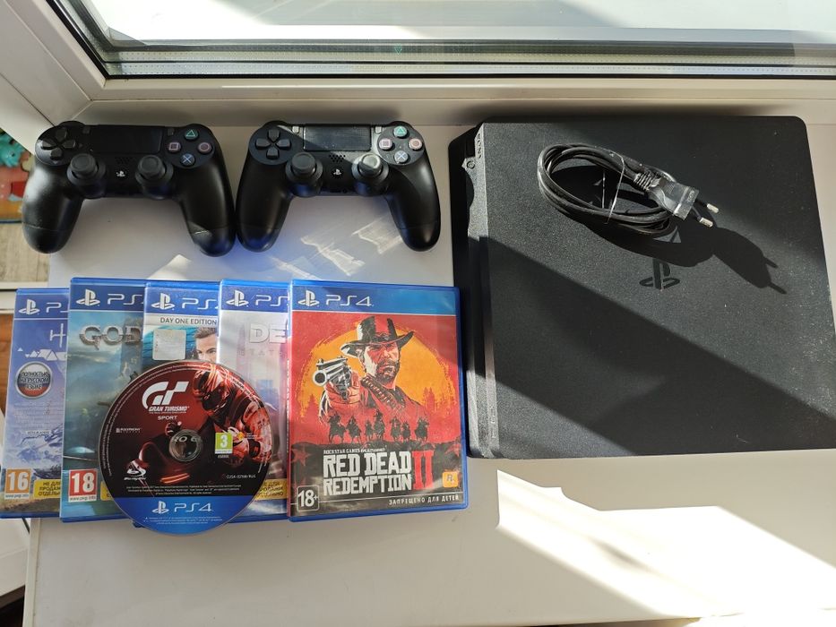 PS4 slim 500+2геймпада+док станція+диски з іграми та сумка!