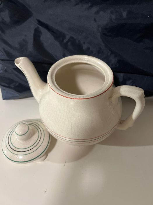 Bule da Fábrica Lusitânia, de Coimbra, cerâmica de qualidade