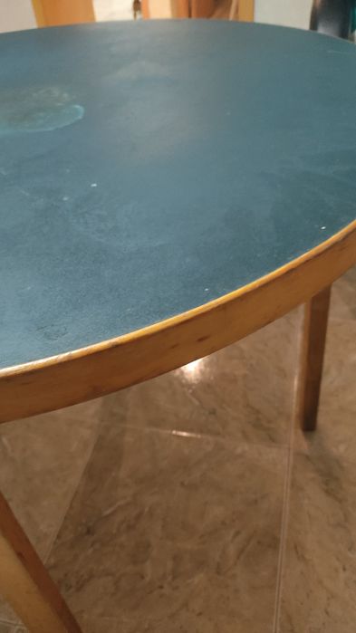 Mesa de jogos em madeira