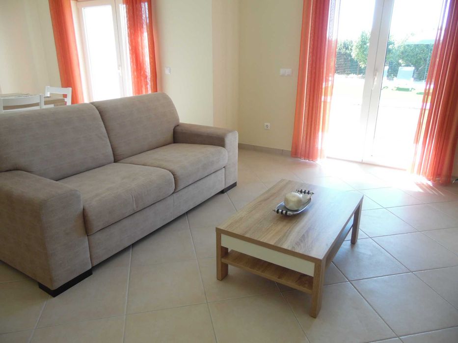 VILLA CHARM - V3  c/ 3 wc + Piscina + Jardim Privado + garagem - LIVRE JUNHO até 11 de JULHO + SET. - ALBUFEIRA