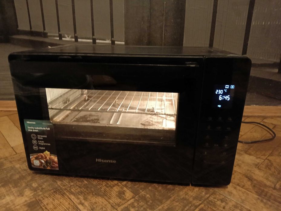 Mini piekarnik hisense