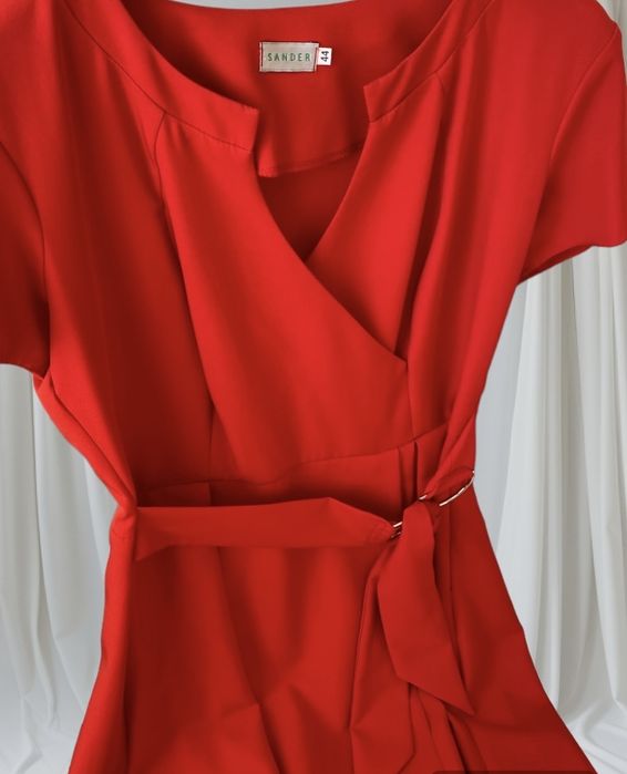 Elegancka czerwona kopertowa sukienka Sander XL na wesele komunię