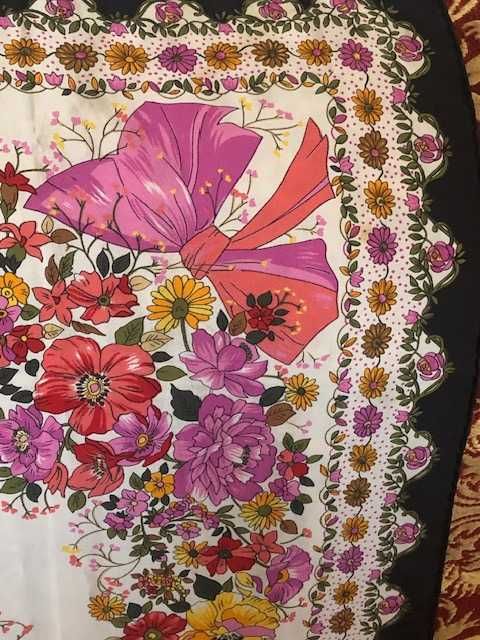 Lenço 100% seda natural Christian Dior desenho floral com violino