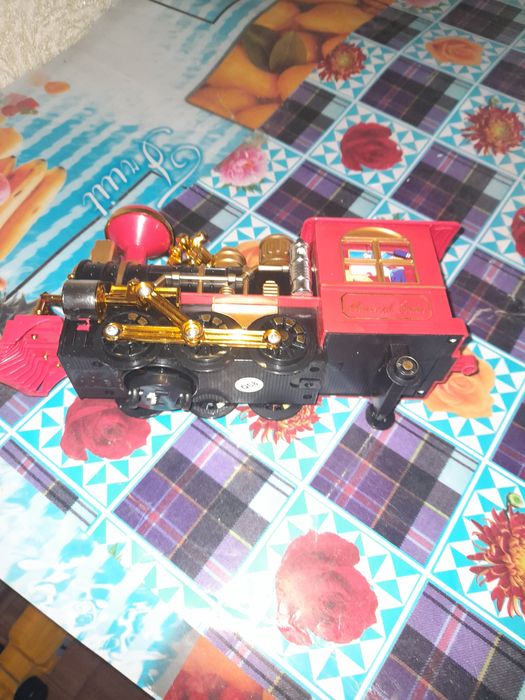 Игрушечный паровозик