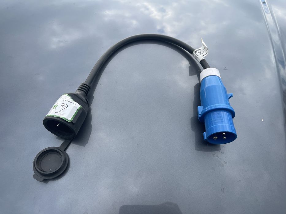 Adaptador tomada autocaravana