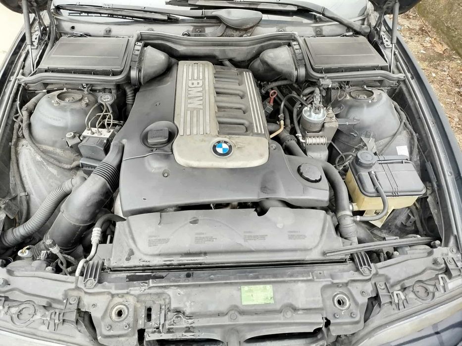 BMW 525D 2002  (IUC e inspeção até Julho)