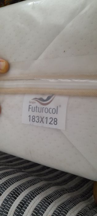 Cama de casal com colchão e estrado