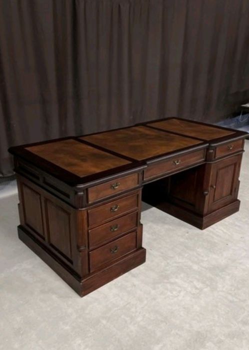 Статусный стол руководителя директора красное дерево