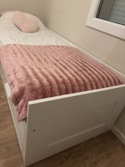 Cama individual/dupla com duas gavetas