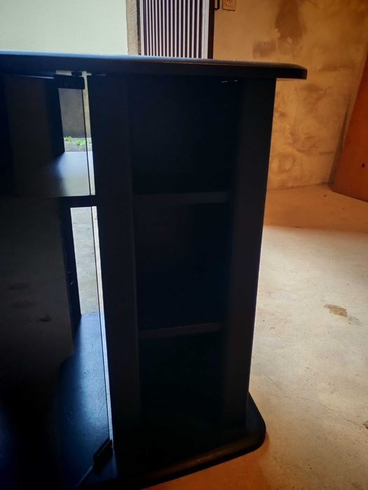 Móvel para TV com Portas de Vidro e Arrumação