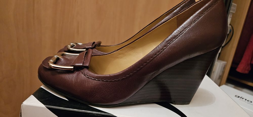 Nine West skórzane czółenka na koturnie r.37 brąz