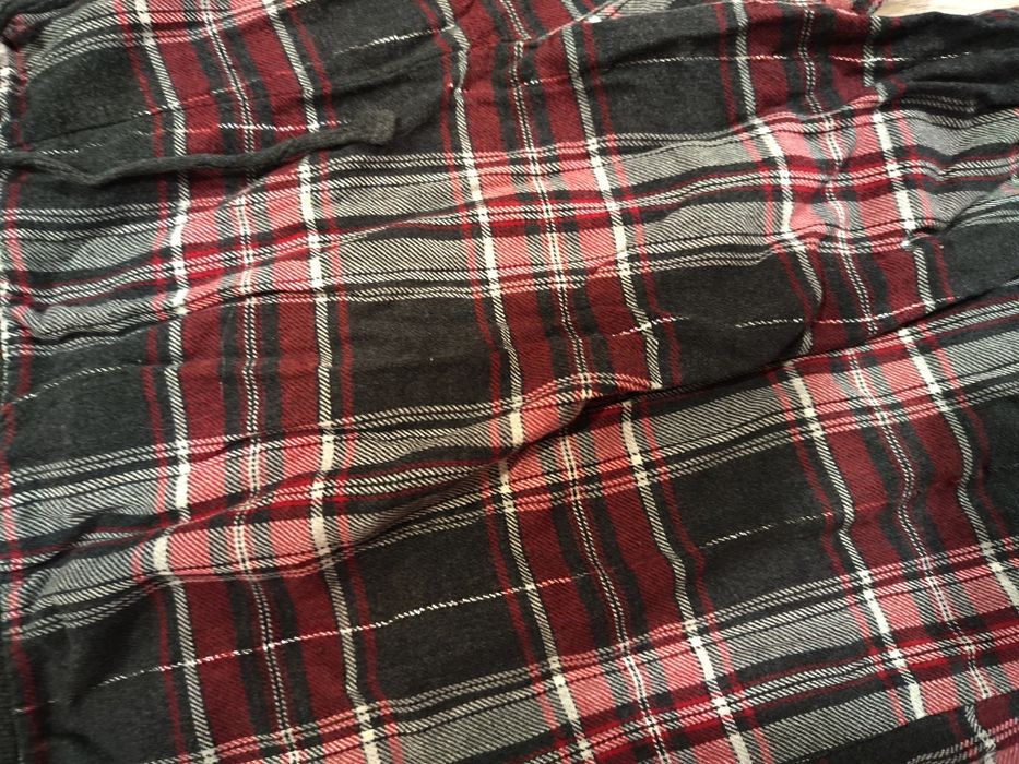 Spodnie bawełniane w czerwono czarna kratę wygodne rockowe