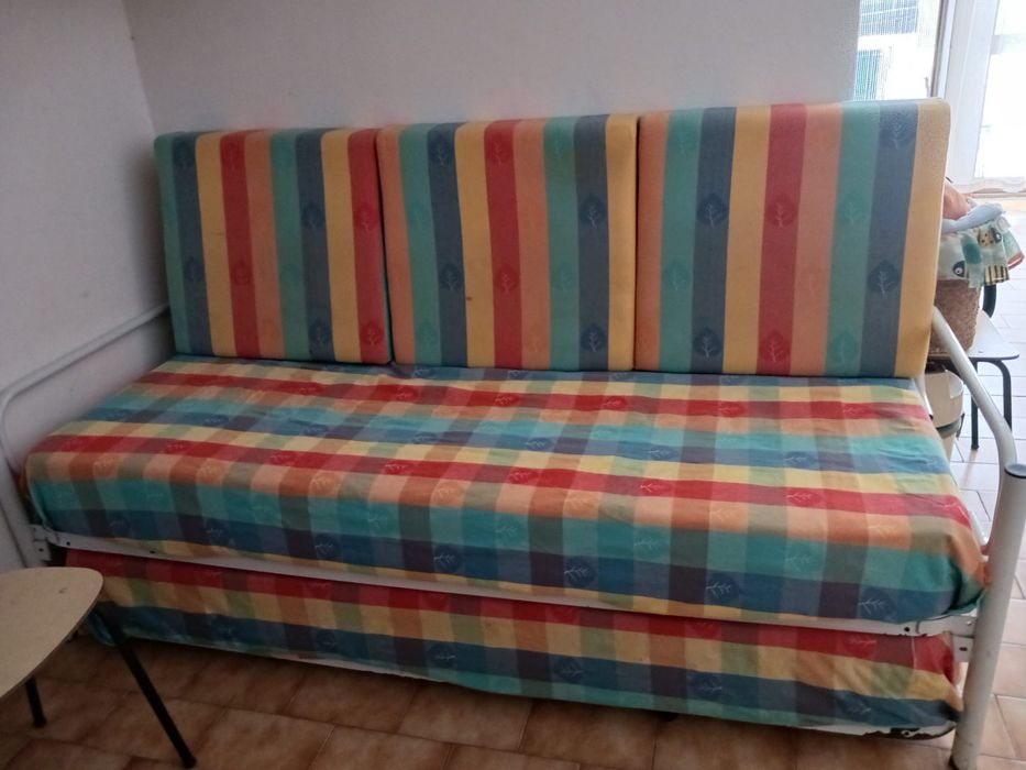 2 Camas Sofa-Cama em ferro + Colchoes e Almofadas