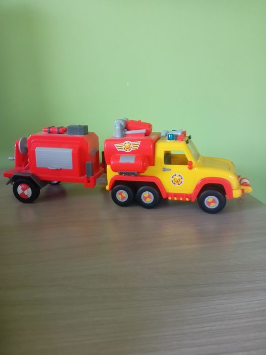 Dwa pojazdy Strażak Sam