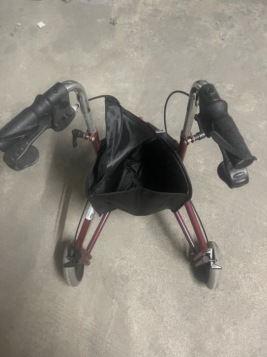 Andarilho 3 Rodas com Travões + Bolsa - dobrável. Pouco uso