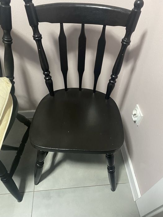 Krzesla drewniane  4 sztuki