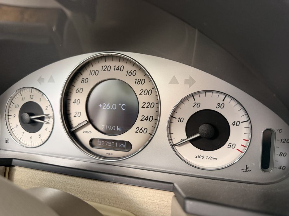 Mercedes-Benz E320 w211 E-class 3.0d 2006
